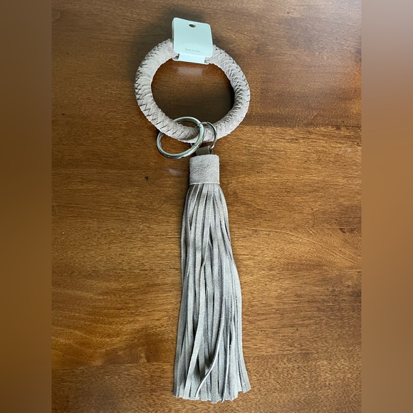 Keychain. Leather, Taupe Color Key Ring Bracelet With Tassel. NWT - Picture 5 of 5